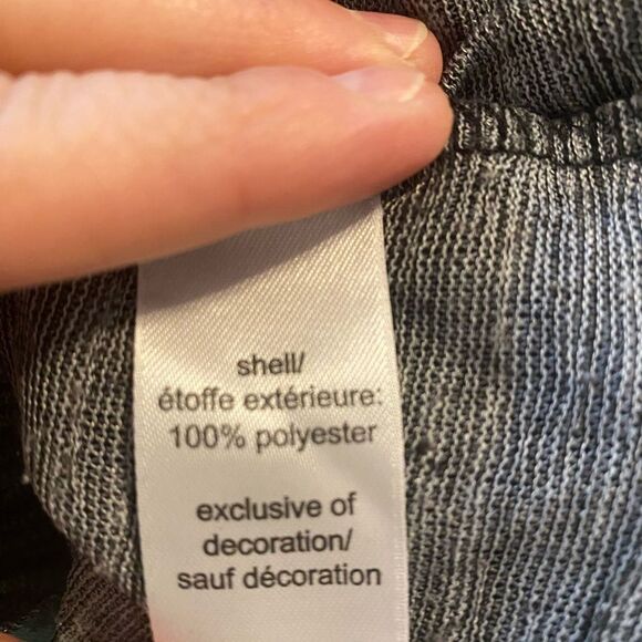 Studio Y Large Lightweight Gray T Shirt Jeweled Neck NWOT - Picture 11 of 16